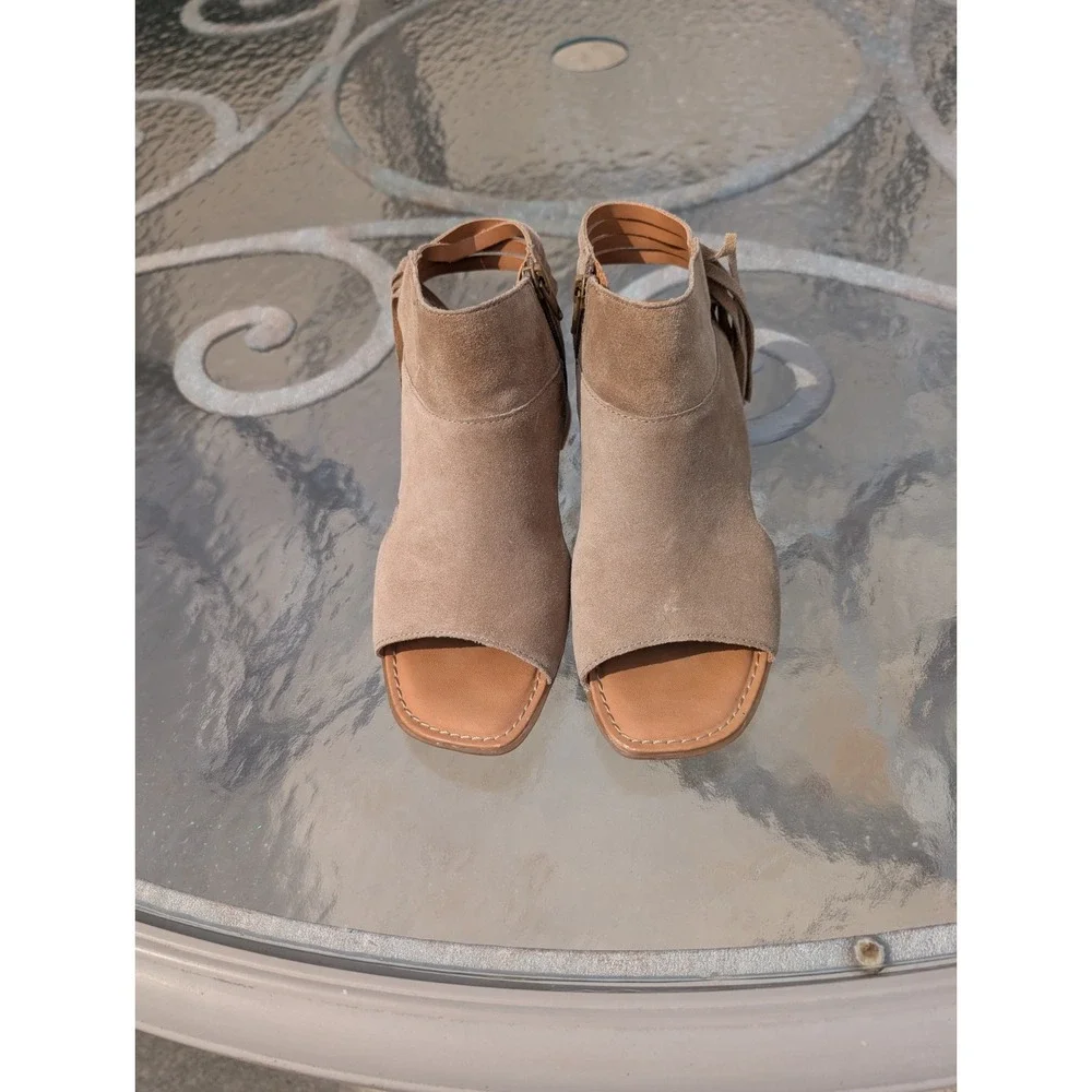 8M BOC Born Tan Leather Verona Chunky Block Heel Fringe Bootie Open Toe Sandal - Picture 2 of 10